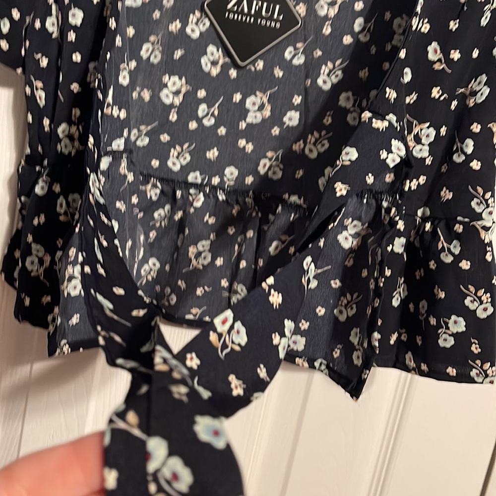 NWT Zaful short sleeve wrap shirt with tie size small - Picture 8 of 9